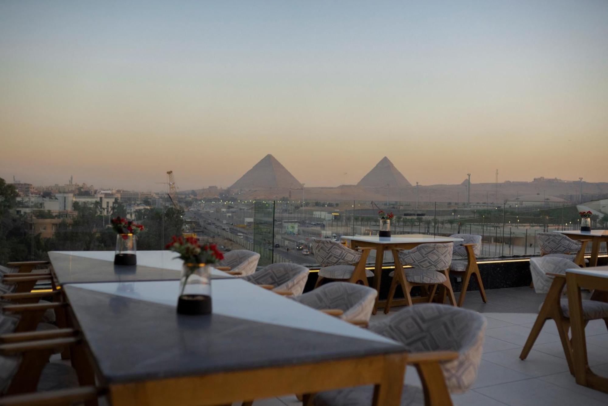 Royal Great Pyramid Inn Kafr Ghatati Exteriör bild